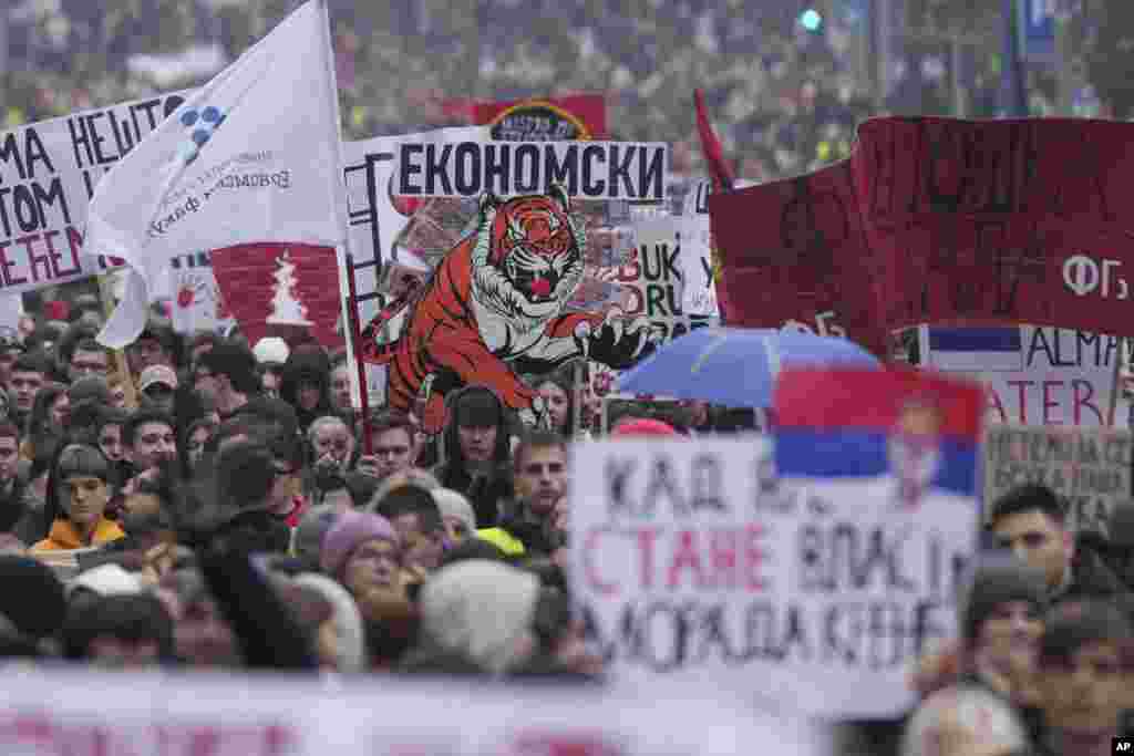 Protest u Beogradu&nbsp;(AP Photo/Darko Vojinovic)