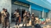 Talebanët ruajnë aeroportin ndërkombëtar në Kabul pas largimit të forcave amerikane