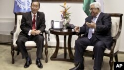 El presidente de la Autoridad Palestina Mahmoud Abbas conversa con el secretario general de la ONU, Ban Ki-moon. La ONU votará mañana el reconocimiento de Palestina.