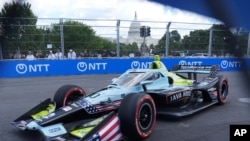 Гоночный болид Александра Росси, участника гонок IndyCar Freedom 250 (Фото: AP Photo/Alex Brandon)