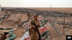 Pasukan keamanan Irak mengamankan perbatasan Irak-Suriah di sekitar perbatasan Rabiaa, Irak, Rabu, 16 Oktober 2019. (Foto: AP)