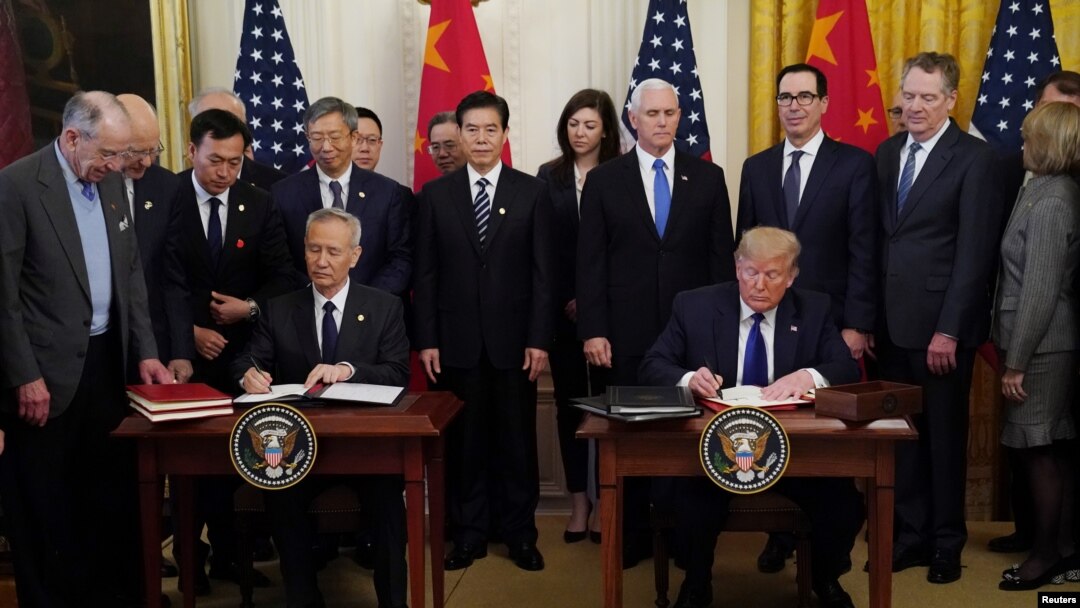 美國總統特朗普和中國副總理劉鶴在白宮簽署第一階段經貿協議(2020年1月15日)