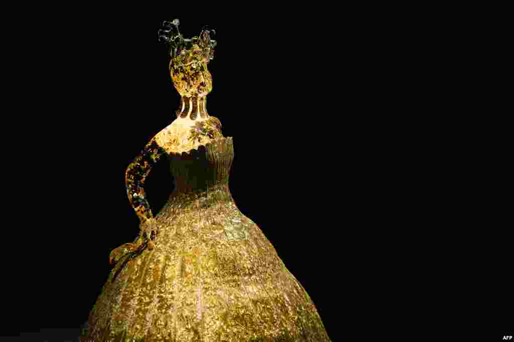 The &quot;Little Magnificent Gold&quot; creation by Chinese fashion designer Guo Pei, made with silk, gold and silver thread embroidery, is displayed during the &quot;Au fil de l&#39;Or, Art of the Dressing from East to the Rising Sun&quot; exhibition at the Musee du Quai Branly in Paris, France.