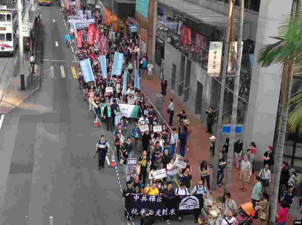 香港民阵发起反释法大游行(美国之音海彦拍摄)