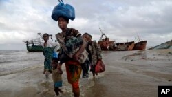 A displaced family arrives after being rescued by a boat from a flooded area of Buzi district, 200 kilometers (120 miles) outside Beira, Mozambique, on March 23, 2019. 