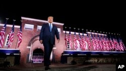 Predsednik SAD Donald Tramp stiže na pozornicu posle govora potpredsednika Majka Pensa u Baltimoru, 26. avgust 2020 godine.