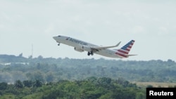 Cuba aprobó 400 vuelos semanales a partir de que reabra el próximo 15 de noviembre, frente a 63 que operan actualmente. En la foto, un avión de America Airlines despega desde el Aeropuerto Internacional José Martí en La Habana, Cuba, septiembre 23 de 2019. Reuters.