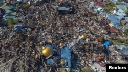 Gambar dari udara kawasan Kota Palu yang luluh lantak diguncang gempa, 1 Oktober 2018. (Foto: Antara via Reuters)