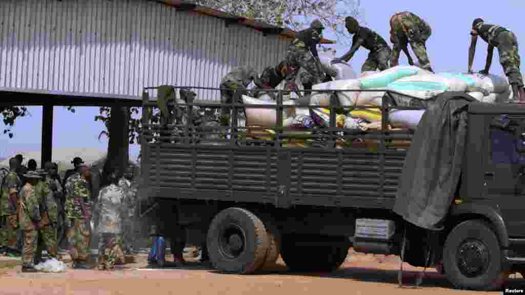 Nigerian army soldiers load bags of food as part of preparations for deployment in Mali.