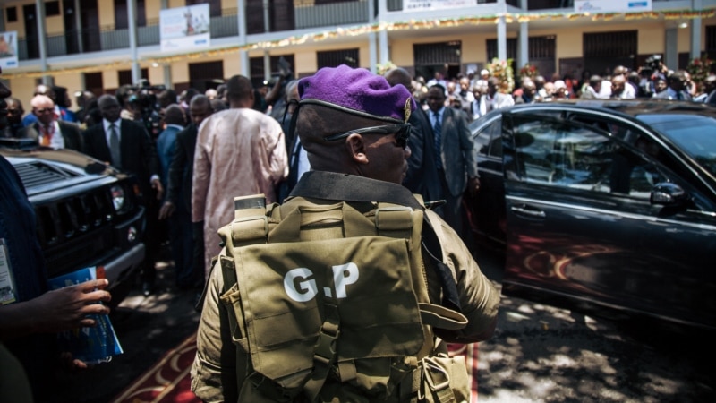 Les prétendants à la présidence tentent d'attirer les jeunes Camerounais