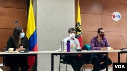 La alcaldesa de Bogotá, Claudia López, habla con medios internacionales, el la Alcaldía de Bogotá, el viernes 2 de octubre. [Foto: Karen Sánchez, VOA]