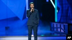 Juanes presenta un homenaje a Juan Luis Guerra en los Billboard Latin Music Awards el jueves 25 de abril de 2019, en el Mandalay Bay Events Center en Las Vegas.