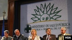 Autoridades del Ministerio de Salud Pública y representantes de organismos internacionales dieron una conferencia con motivo del Día Mundial de Lucha contra el SIDA.