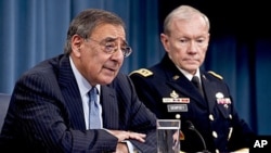 Secretario de Estado da Defesa, Leon Panetta (à esq.) e o General Martin E. Dempsey