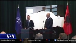 Stoltenberg viziton Tiranen