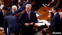 FILE: U.S. House Republican leader Kevin McCarthy (R-CA) buttons his jacket after failing to get enough votes in the first three rounds of voting for Speaker of the House, at the U.S. Capitol in Washington. Taken January 3, 2023.