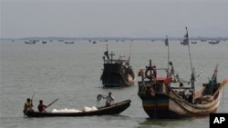 ဘင်္ဂလားဒေ့ရှ် ငါးဖမ်းလှေတွေ