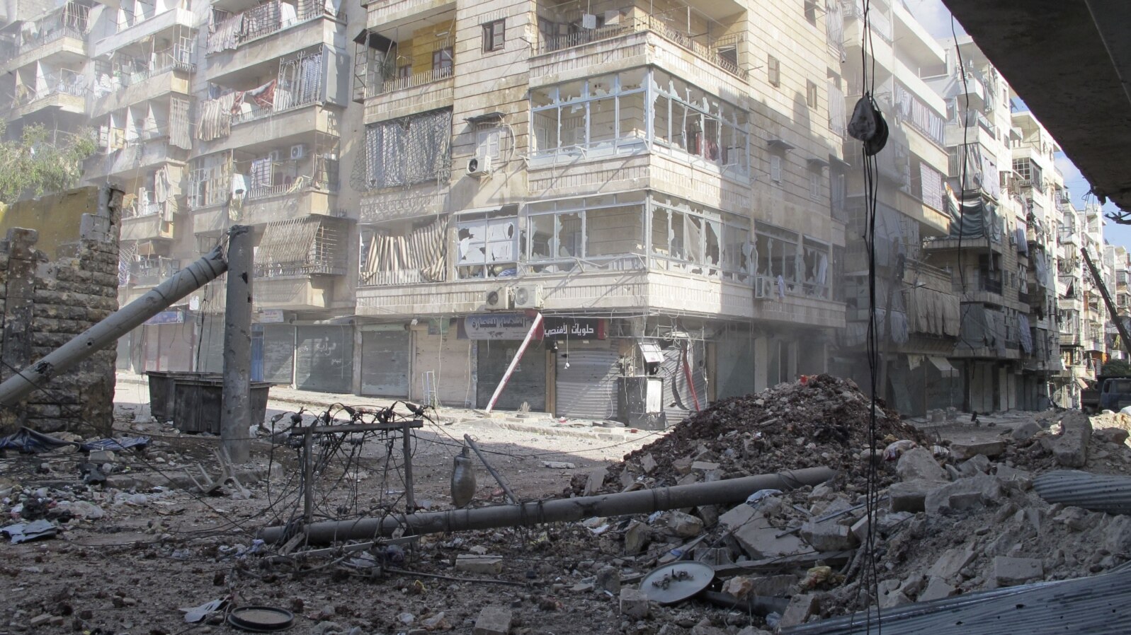 A street after clashes between Free Syrian Army fighters and forces loyal to Syria's President Bashar Al-Assad in Salah Edinne district in the center of Aleppo August 8, 2012. 