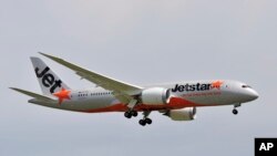 Un avión Jetstar llega al aeropuerto de Melbourne en Melbourne, Australia, el 9 de octubre de 2013. AP