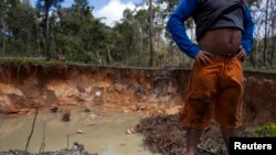 Los pozos de las minas son foco de la proliferación del mosquito que transmite la malaria.