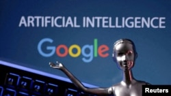 En esta ilustración tomada el 4 de mayo de 2023 se ven el logotipo de Google y las palabras de Inteligencia Artificial AI. [Foto: Archivo/Reuters]