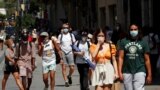 A medida que las infecciones se disparan, España vuelve a imponer restricciones