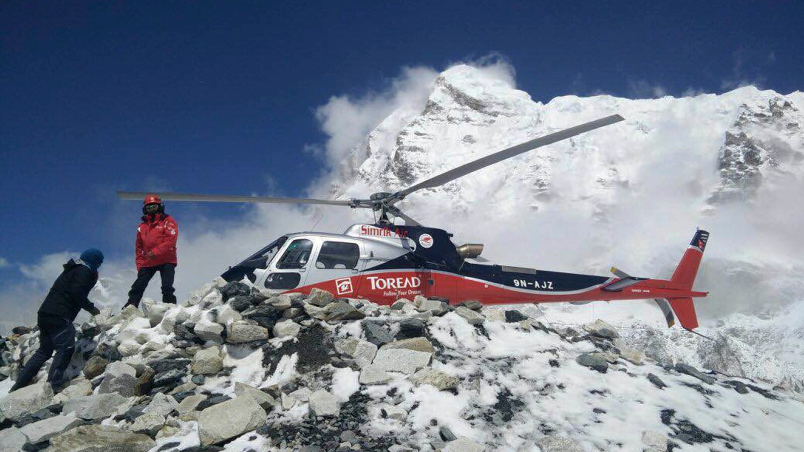 A helicopter prepares to rescue people at Everest Base Camp, which had been struck Saturday by an avalanche triggered by a massive earthquake in Nepal, on April, 27, 2015. 