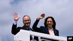 Vice-presidente, Kamala Harris e Doug Emhoff na Base Conjunta Andrews, Maryland, 6 de agosto de 2024