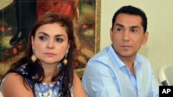 El alcalde de Iguala José Luis Abarca junto a su esposa María de los Angeles Pineda estan ocultos en una vivienda que parecía abandonada.