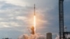 Un cohete Falcon 9 de SpaceX, con la cápsula Dragon y una tripulación de cuatro astronautas independientes, despega desde el Centro Espacial Kennedy en Cabo Cañaveral, Florida, el domingo 21 de mayo de 2023.