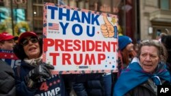 En la ciudad de Nueva York también se presentaron las marchas, algunas se replicaron incluso en estados de raigambre demócrata, como California.