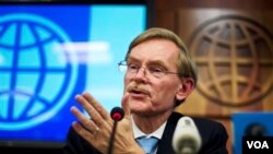 Presiden Bank Dunia Robert Zoellick (foto: dok). Bank Dunia mengatakan, pertumbuhan ekonomi global tahun ini akan lebih lamban dari prakiraan sebelumnya.