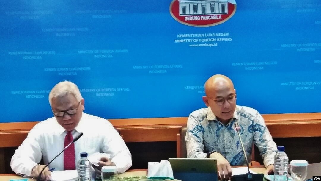 Juru bicara Kementerian Luar Negeri Arrmanatha Nasir dalam jumpa pers di kantornya di Jakarta. (Foto: dok)
