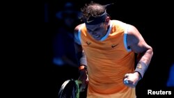 Rafael Nadal saat laga putaran pertama Australia Terbuka di Rod Laver Arena, Melbourne, Australia, 14 Januari 2019. 