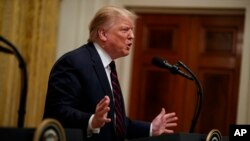 El presidente Donald Trump habla durante una conferencia de prensa con su homólogo italiano Sergio Mattarella en la Casa Blanca, Washington, el miércoles 16 de octubre de 2019. (AP Foto/Evan Vucci)