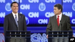 GOP presidential candidates former Massachusetts Governor Mitt Romney (L) and Texas Governor Rick Perry take part in the CNN Western Republican debate in Las Vegas, Nevada October 18, 2011