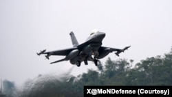 2026年1月28日，在台湾嘉义举行春节前的战备演练中，一架F-16战斗机升空起飞。