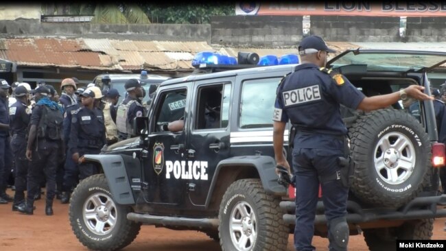 FILE - Police forces are seen deployed at the Kondengui Central Prison in Yaounde, Cameroon, July 23, 2019. (Moki Edwin Kindzeka/VOA)
