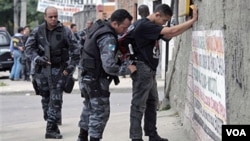 Los barrios pobres fueron allanados con el fin de que las autoridades puedan empezar a instalar unidades policiales.