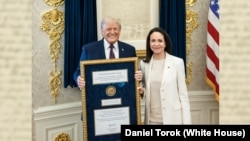 美国总统唐纳德·特朗普(Donald Trump)在白宫椭圆形办公室会见委内瑞拉反对派领袖玛丽亚·科里娜·马查多(Maria Corina Machado)。(2026年1月15日)