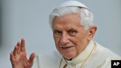 Pope Benedict XVI delivers his blessing as he arrives for a weekly general audience in St.Peter's Square at the Vatican, October 3, 2012. 