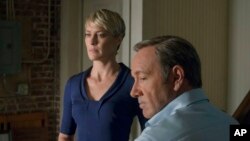 La actriz Robin Wright como Claire Underwood y el actor Kevin Spacey como Frank Underwood en una escena de la segunda temporada de "House of Cards". Imagen provista por el servicio de streaming Netflix.