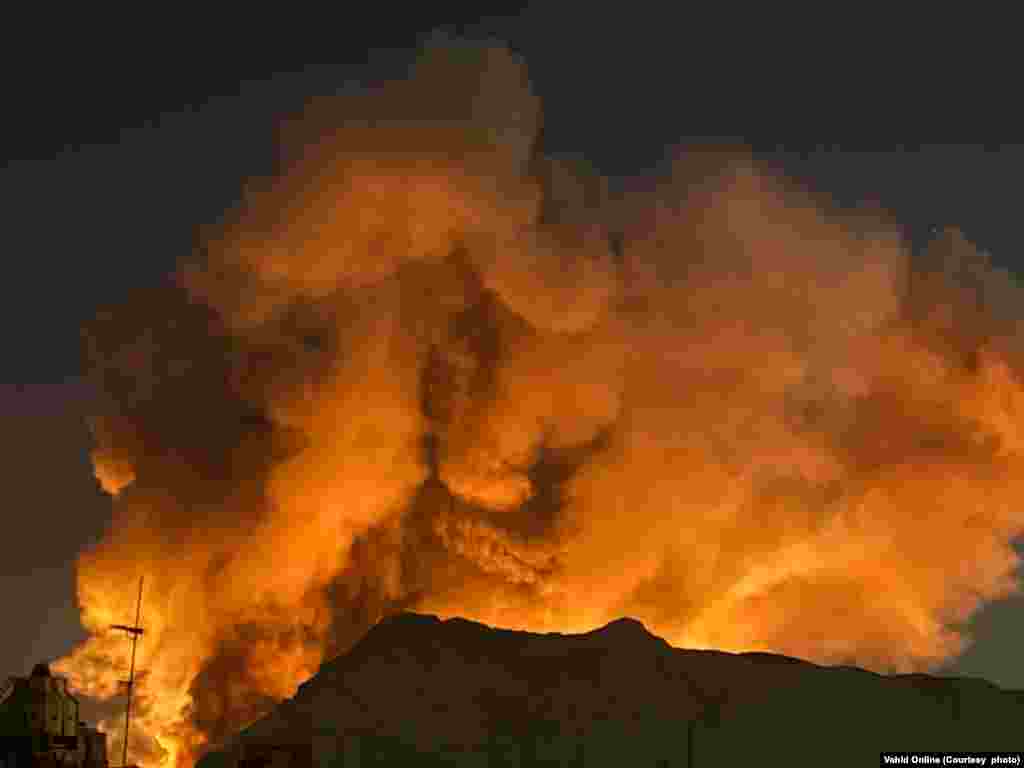 تصاویر مربوط به انفجار انبارهای مهمات در اطراف شهر اصفهان در بامداد سه‌شنبه ۱۱ فروردین