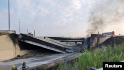 Una vista general muestra el colapso parcial de la Interestatal 95 después de un incendio debajo de un paso elevado en Filadelfia, Pensilvania, EE. UU., 11 de junio de 2023.