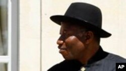 Shugaban Najeriya Goodluck Jonathan a wajen Taro kan Tsaro a Najeriya.