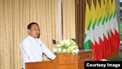  စီးပွားရေးနဲ့ကူးသန်းရောင်းဝယ်ရေးဝန်ကြီးဌာန၊ ကုန်သွယ်ရေးဦးစီးဌာနက ညွှန်ကြားရေးမှူး ချုပ် ဦးရန်နိုင်ထွန်း(ဓါတ်ပုံ- ပြည်တွင်း ပြည်ပ စီးပွားကူးသန်း facebook)