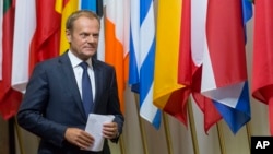 Chủ tịch Hội đồng châu Âu Donald Tusk chuẩn bị cho cuộc gặp giới truyền thông tại tòa nhà của Hội đồng châu Âu ở Brussels, ngày 24 tháng 6 năm 2016. 