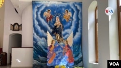 Altar en honor a la Vírgen María, de una iglesia Católica de Nicaragua. [Foto: Daliana Ocaña, VOA]