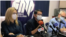 Marco Ruiz, Secretario General del Sindicato Nacional de Trabajadores de la Prensa de Venezuela, en rueda de prensa junto a los abogados Joel García (D) y Ana Leonor Acosta (I) desde Caracas, el 30 de octubre de 2020.