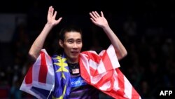 Pebulu tangkis Malaysia, Lee Chong Wei, saat merayakan kemenangan atas pebulu tangkis China, Lin Dan, dalam laga tunggal putra All England, di Birmingham, Inggris, 12 Maret 2017.